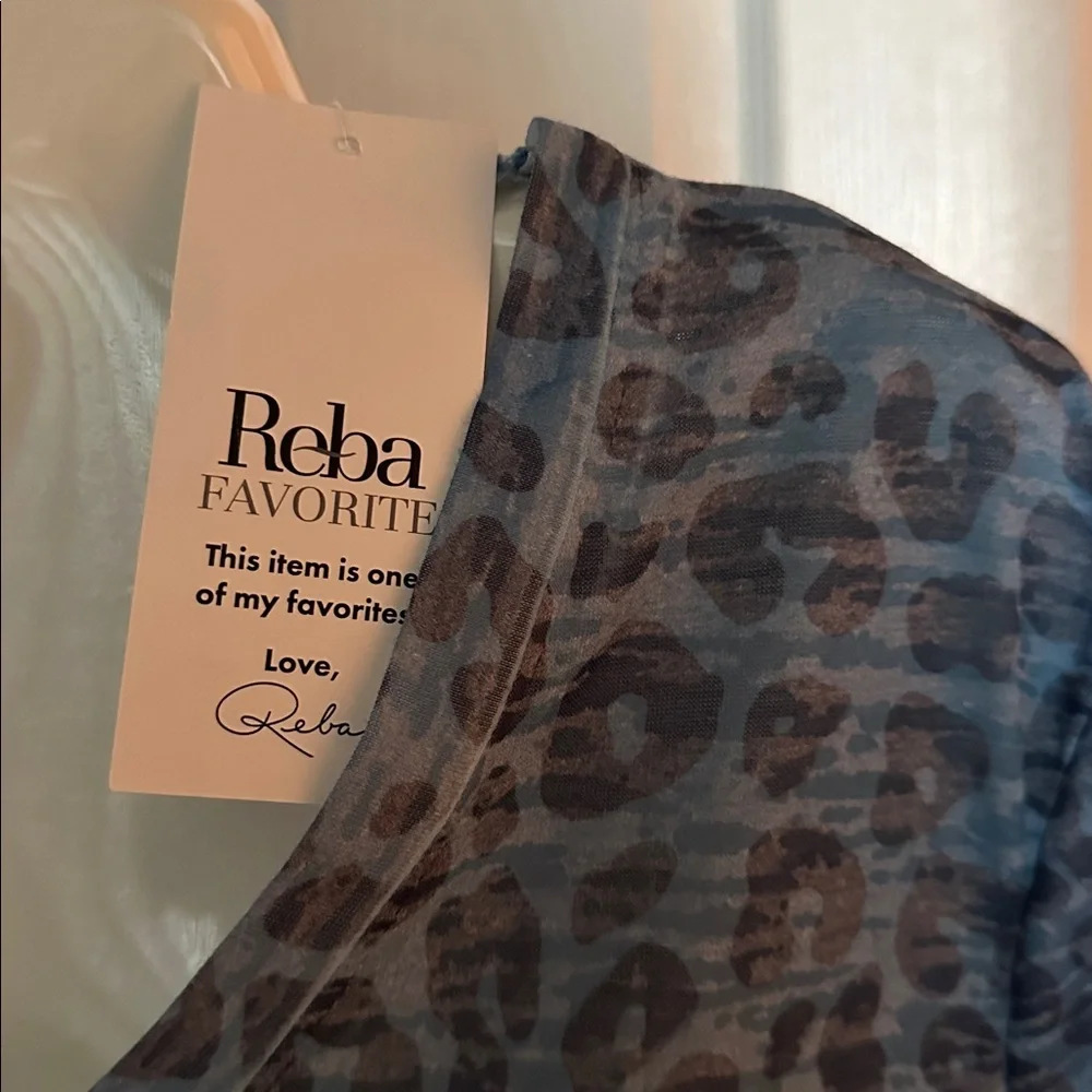 Reba NWT Short Sleeve Blue Animal Print Tee size M - Picture 2 of 7